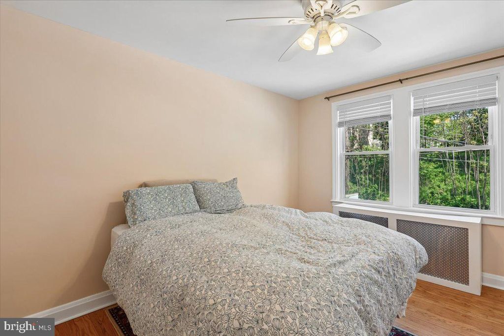 Image 17 of property listing at 33 NUNNERY LN, Catonsville, MD 21228