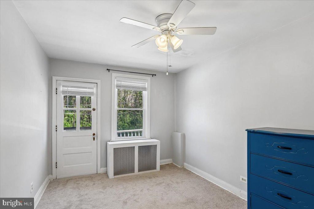 Image 19 of property listing at 33 NUNNERY LN, Catonsville, MD 21228