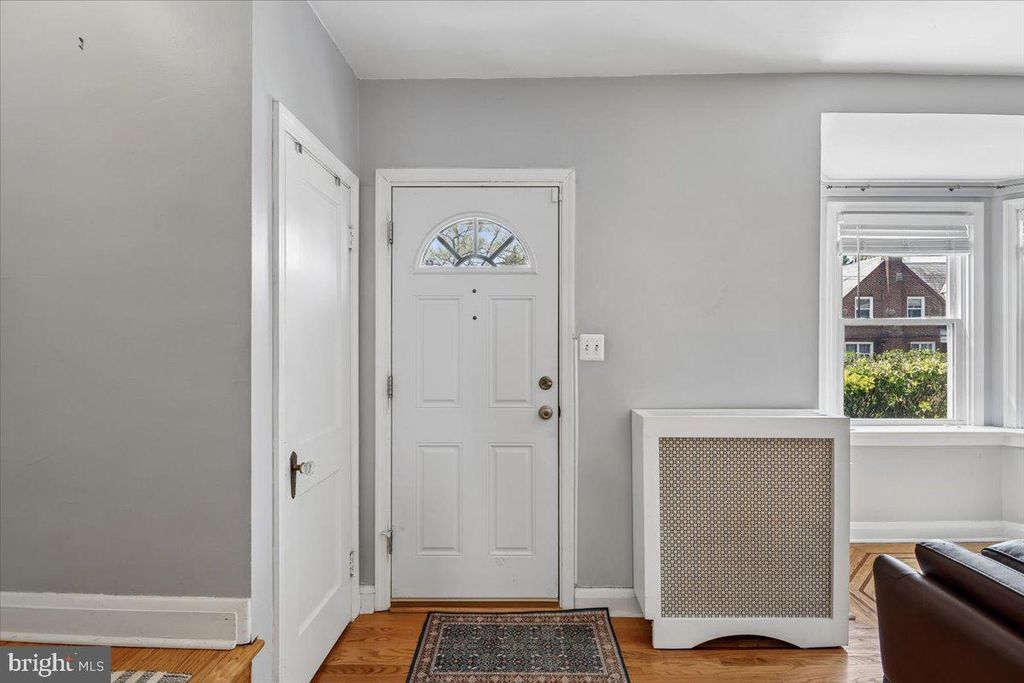 Image 2 of property listing at 33 NUNNERY LN, Catonsville, MD 21228