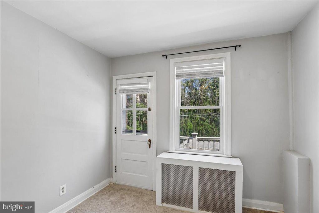 Image 20 of property listing at 33 NUNNERY LN, Catonsville, MD 21228