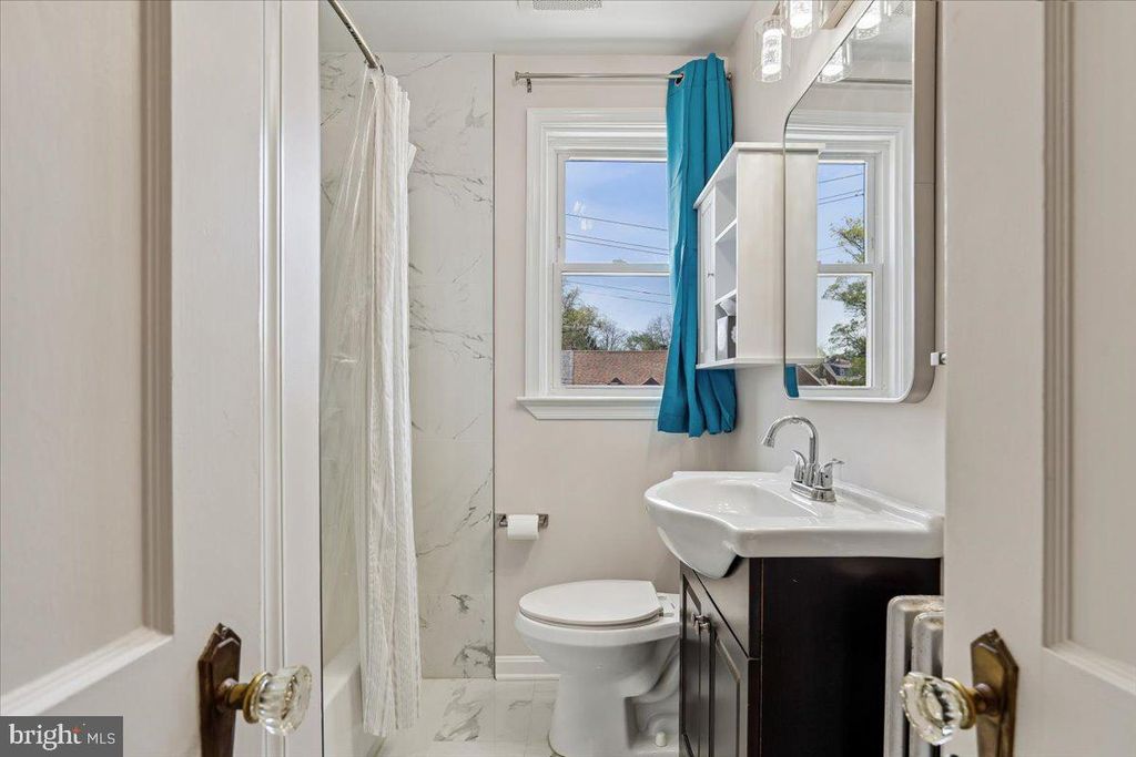 Image 23 of property listing at 33 NUNNERY LN, Catonsville, MD 21228