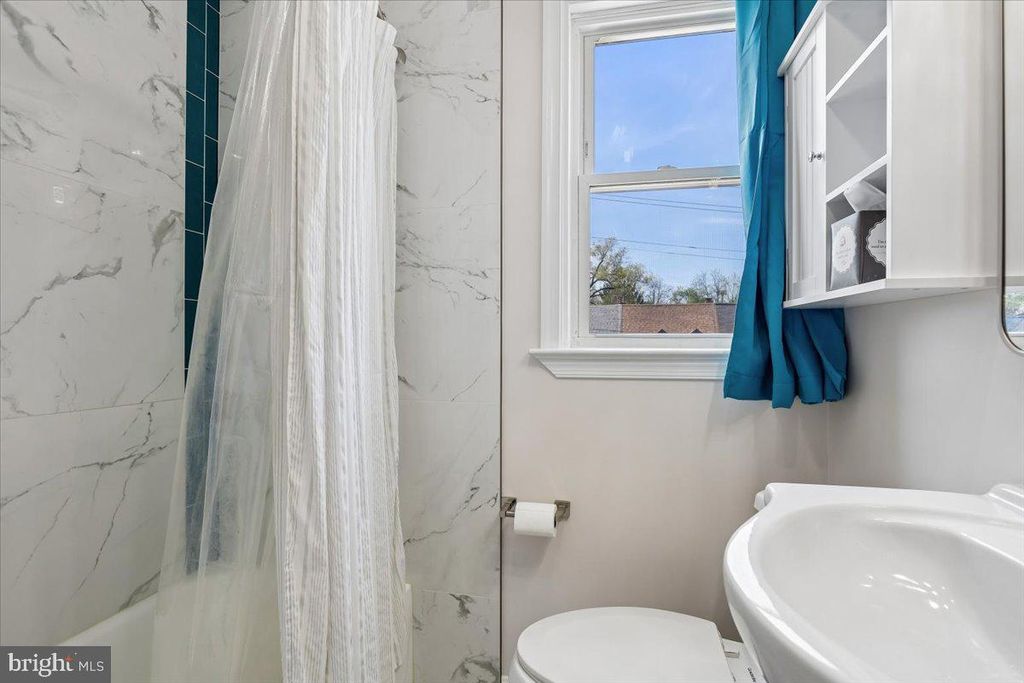 Image 24 of property listing at 33 NUNNERY LN, Catonsville, MD 21228