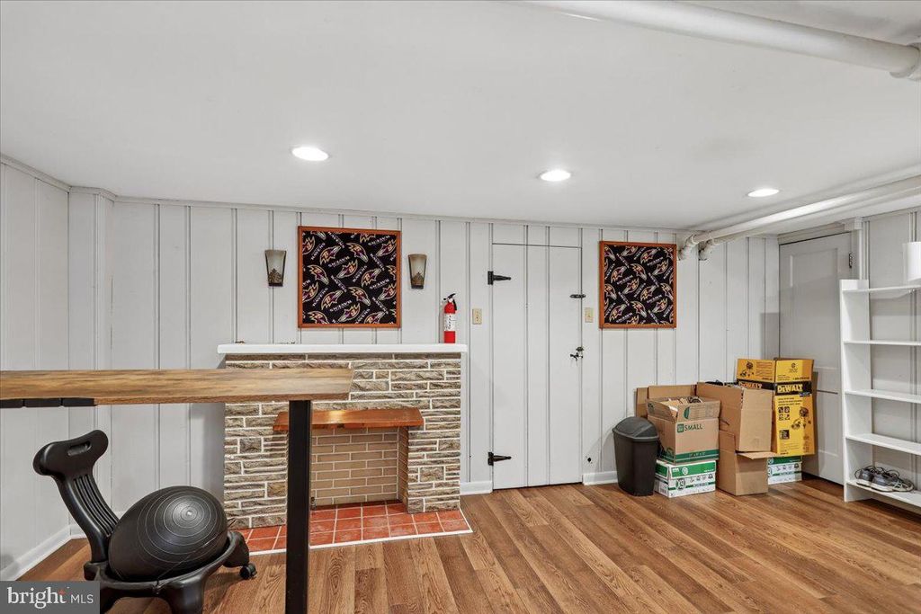 Image 25 of property listing at 33 NUNNERY LN, Catonsville, MD 21228