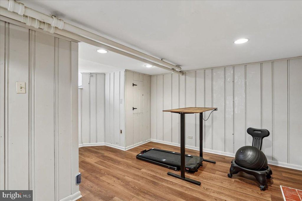 Image 26 of property listing at 33 NUNNERY LN, Catonsville, MD 21228