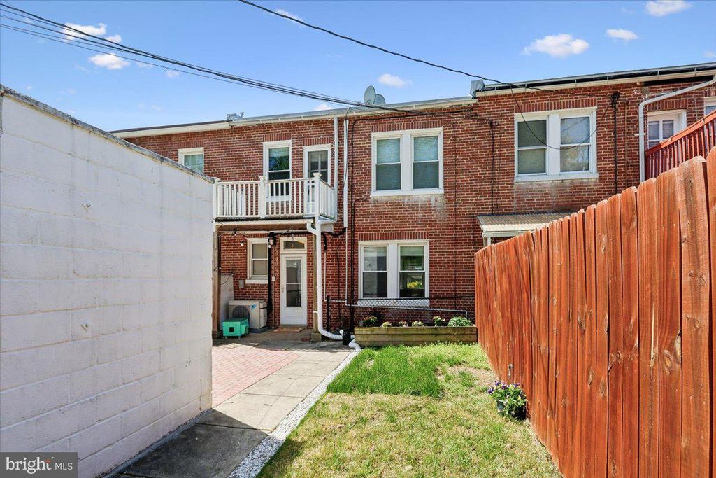 Image 29 of property listing at 33 NUNNERY LN, Catonsville, MD 21228