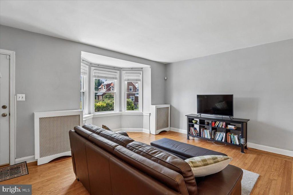 Image 3 of property listing at 33 NUNNERY LN, Catonsville, MD 21228