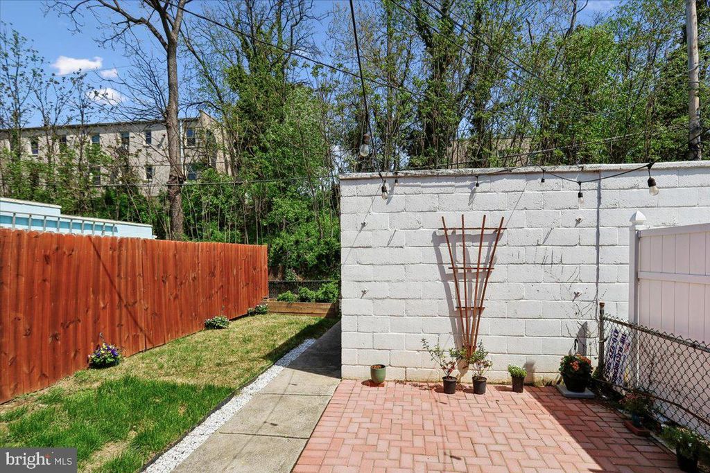 Image 30 of property listing at 33 NUNNERY LN, Catonsville, MD 21228