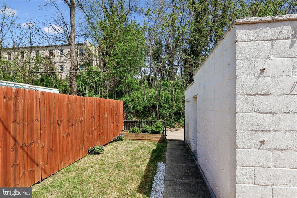 Image 31 of property listing at 33 NUNNERY LN, Catonsville, MD 21228