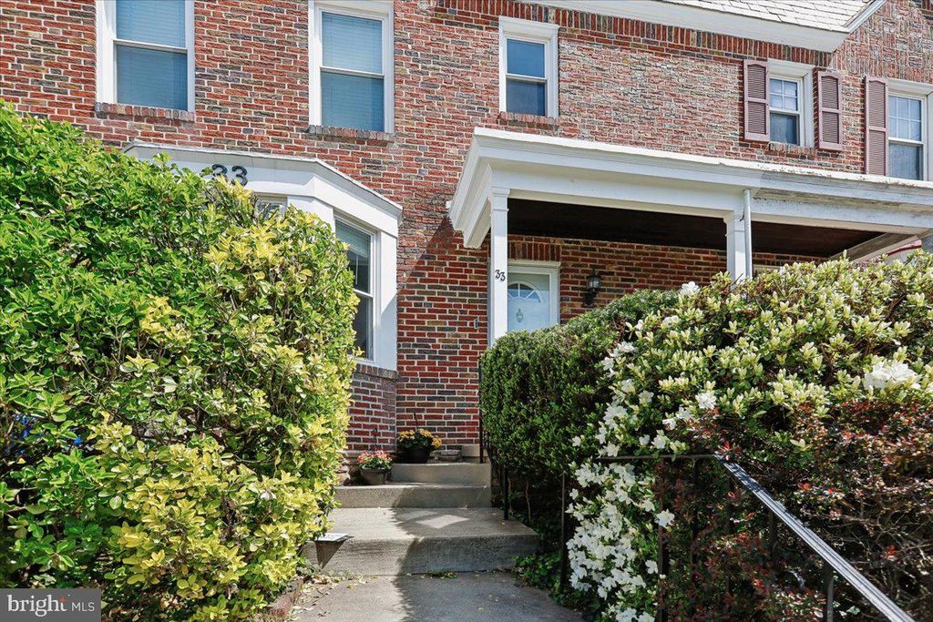 Image 32 of property listing at 33 NUNNERY LN, Catonsville, MD 21228