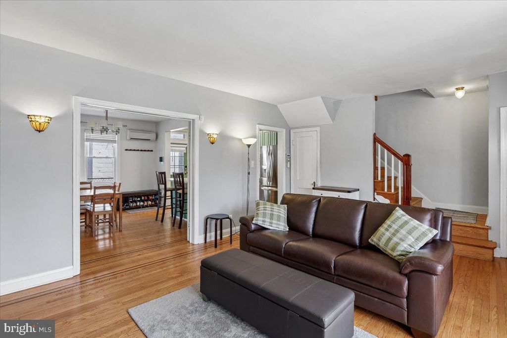 Image 5 of property listing at 33 NUNNERY LN, Catonsville, MD 21228