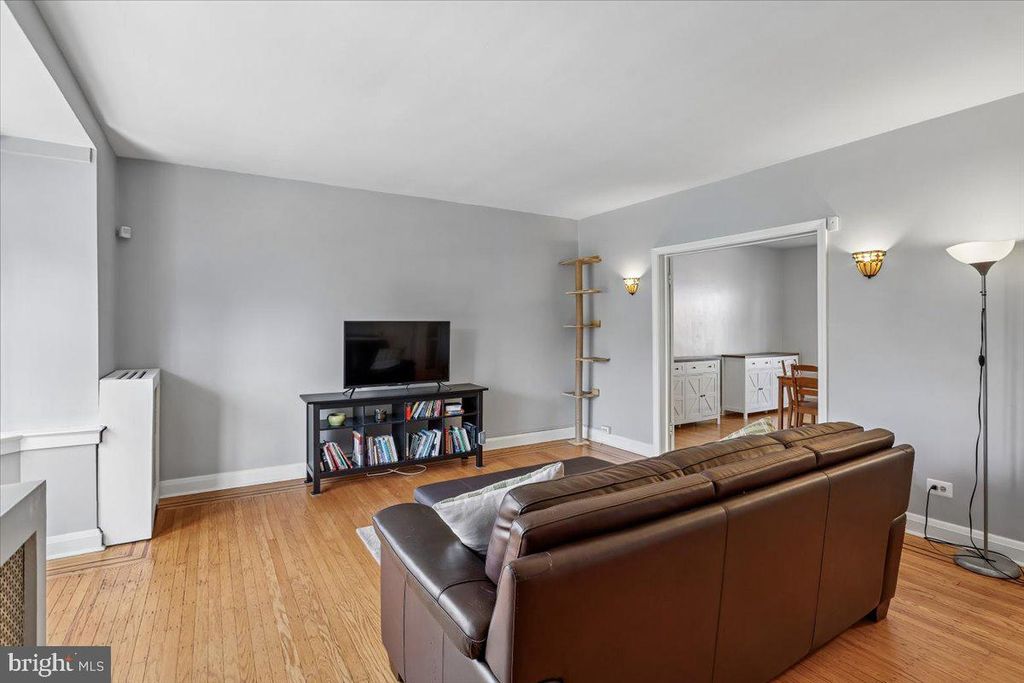 Image 6 of property listing at 33 NUNNERY LN, Catonsville, MD 21228