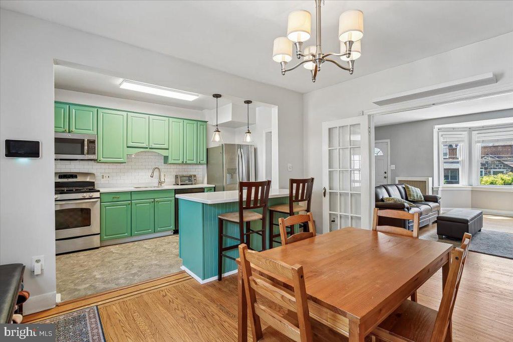 Image 8 of property listing at 33 NUNNERY LN, Catonsville, MD 21228