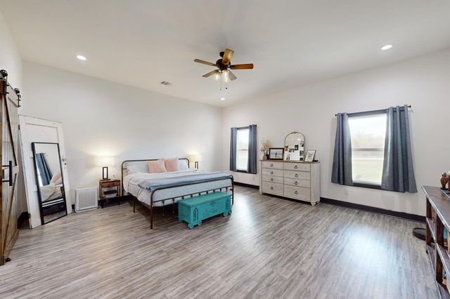 10477 Acacia Lane, Hearne, TX 77859