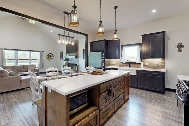 10477 Acacia Lane, Hearne, TX 77859