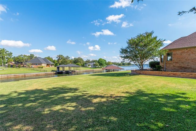 180 Surls Drive, Mabank, TX 75156