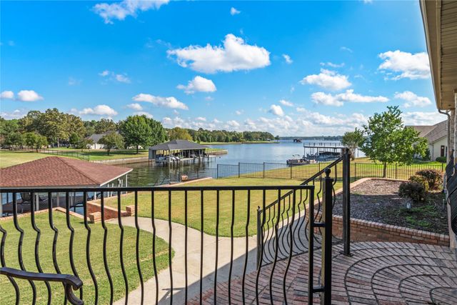 180 Surls Drive, Mabank, TX 75156