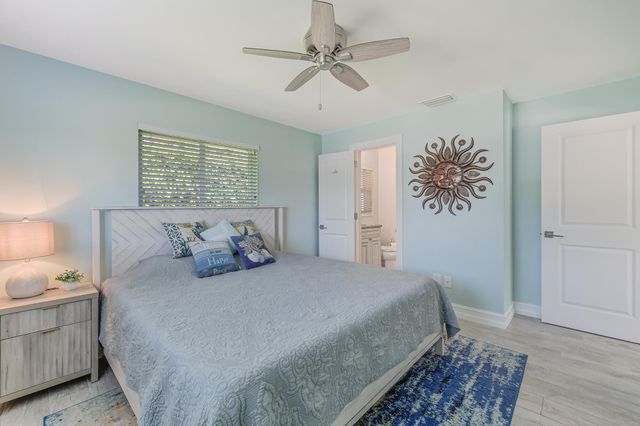 1030 NE 27th Way, Pompano Beach, FL 33062