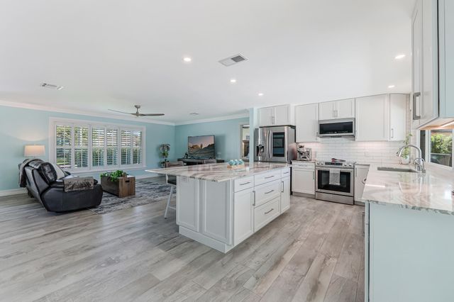1030 NE 27th Way, Pompano Beach, FL 33062