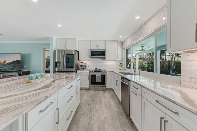 1030 NE 27th Way, Pompano Beach, FL 33062