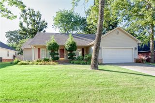9800 Hanover Circle, Fort Smith, AR 72908