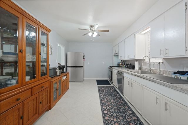 922 Oak Park Ave, Corpus Christi, TX 78408
