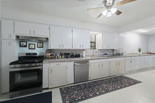 922 Oak Park Ave, Corpus Christi, TX 78408