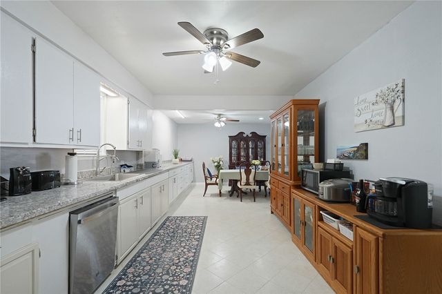 922 Oak Park Ave, Corpus Christi, TX 78408