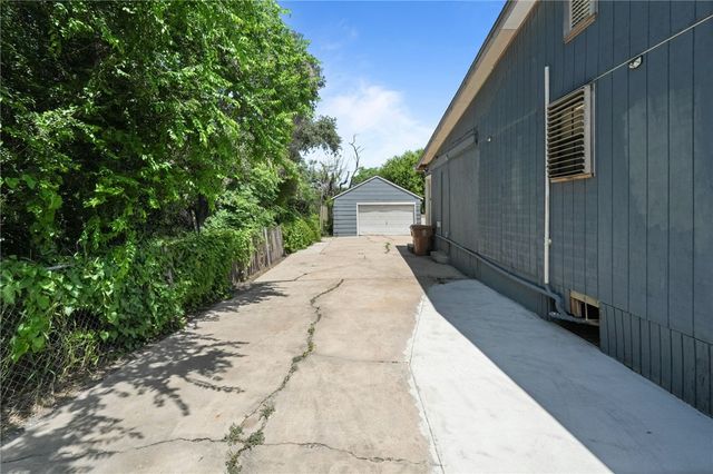 922 Oak Park Ave, Corpus Christi, TX 78408