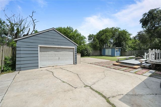 922 Oak Park Ave, Corpus Christi, TX 78408