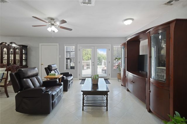 922 Oak Park Ave, Corpus Christi, TX 78408