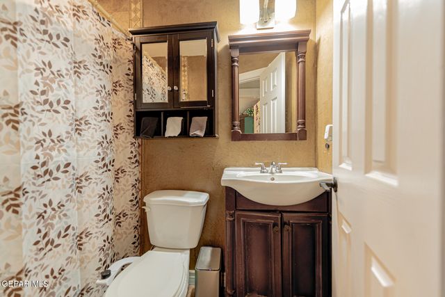 10594 LA VERANDA Drive, Socorro, TX 79927