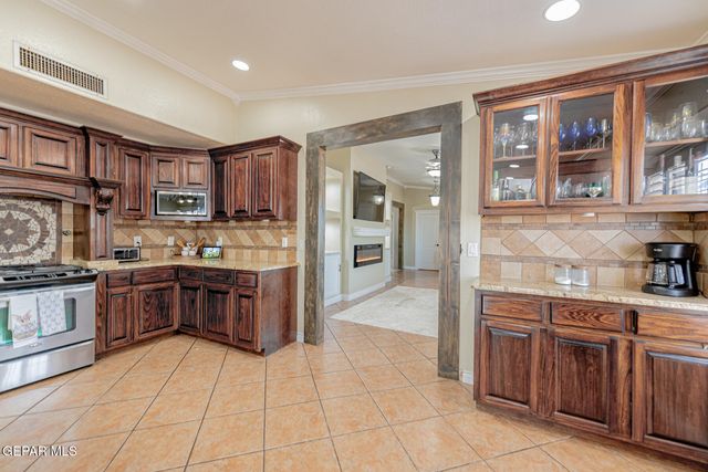 10594 LA VERANDA Drive, Socorro, TX 79927