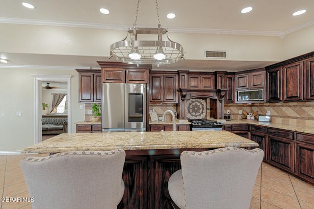 10594 LA VERANDA Drive, Socorro, TX 79927