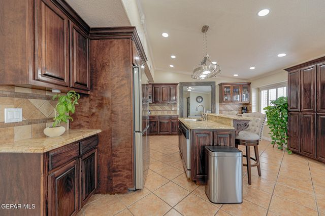 10594 LA VERANDA Drive, Socorro, TX 79927