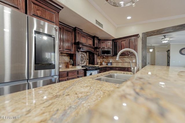 10594 LA VERANDA Drive, Socorro, TX 79927