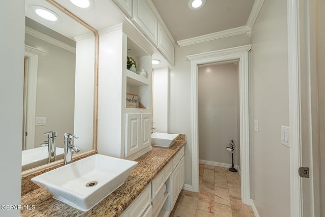 10594 LA VERANDA Drive, Socorro, TX 79927