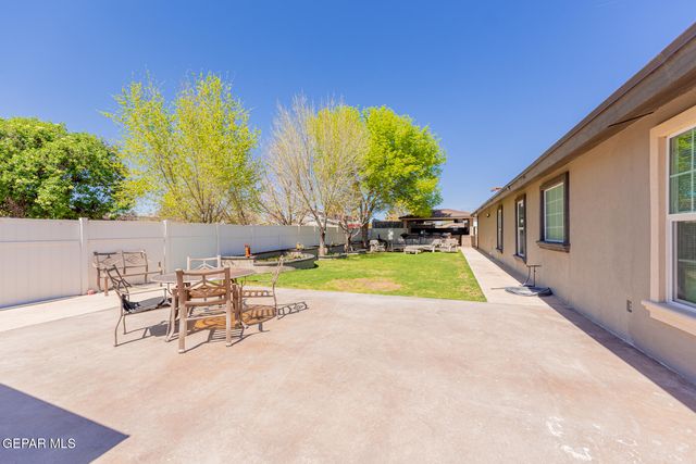 10594 LA VERANDA Drive, Socorro, TX 79927