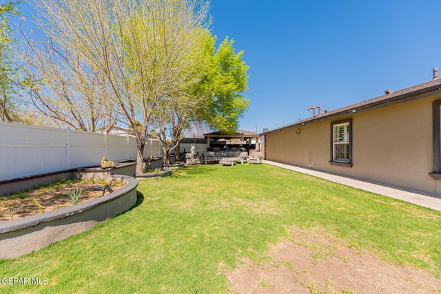 10594 LA VERANDA Drive, Socorro, TX 79927