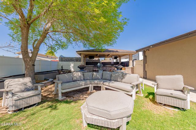 10594 LA VERANDA Drive, Socorro, TX 79927