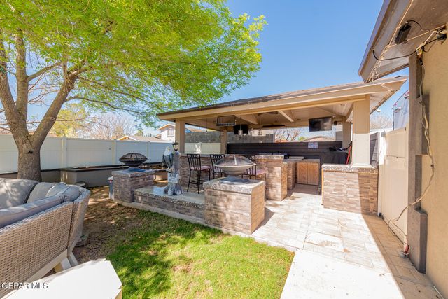 10594 LA VERANDA Drive, Socorro, TX 79927