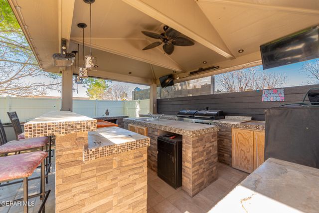 10594 LA VERANDA Drive, Socorro, TX 79927