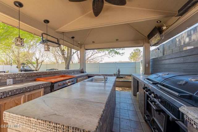 10594 LA VERANDA Drive, Socorro, TX 79927