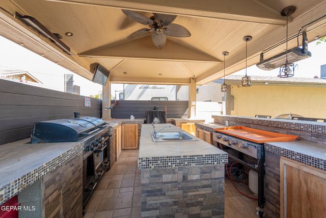 10594 LA VERANDA Drive, Socorro, TX 79927