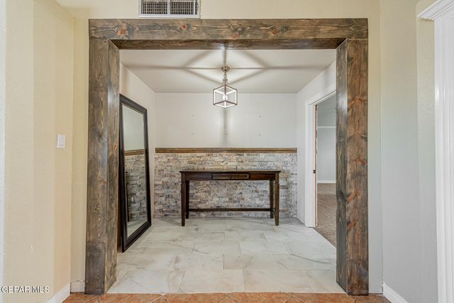 10594 LA VERANDA Drive, Socorro, TX 79927