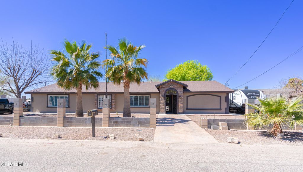 10594 LA VERANDA Drive, Socorro, TX 79927