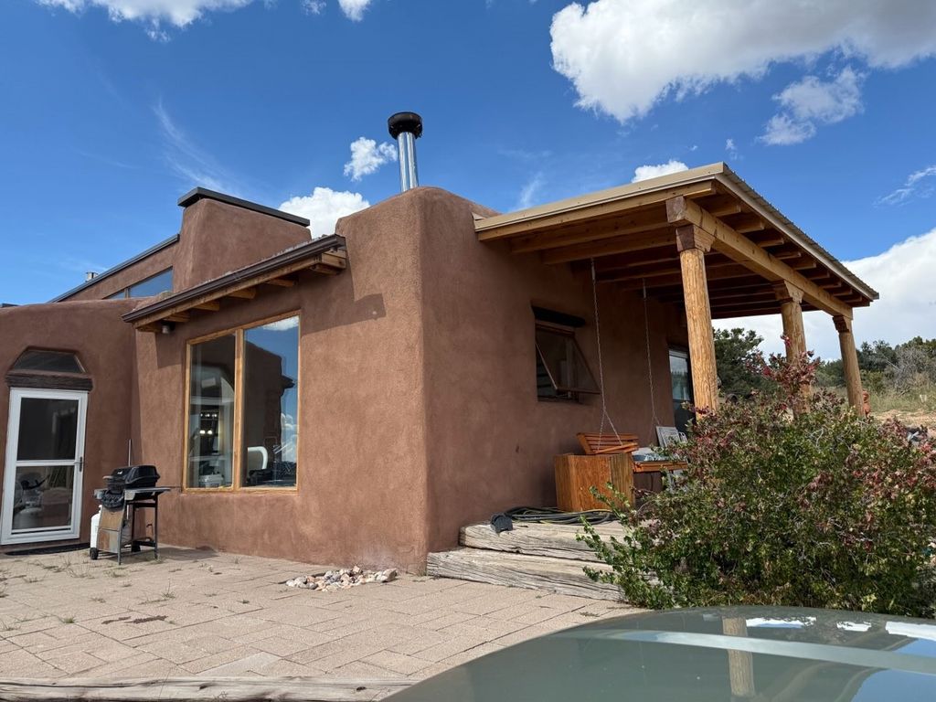 98 Woods Loop, Santa Fe, NM 87505