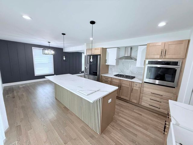 1581 Groton Lane, Wheaton, IL 60189