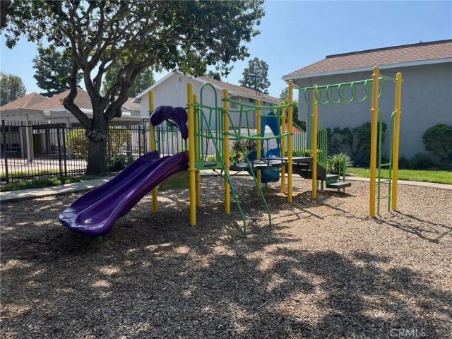 9583 Pettswood Drive 4, Huntington Beach, CA 92646