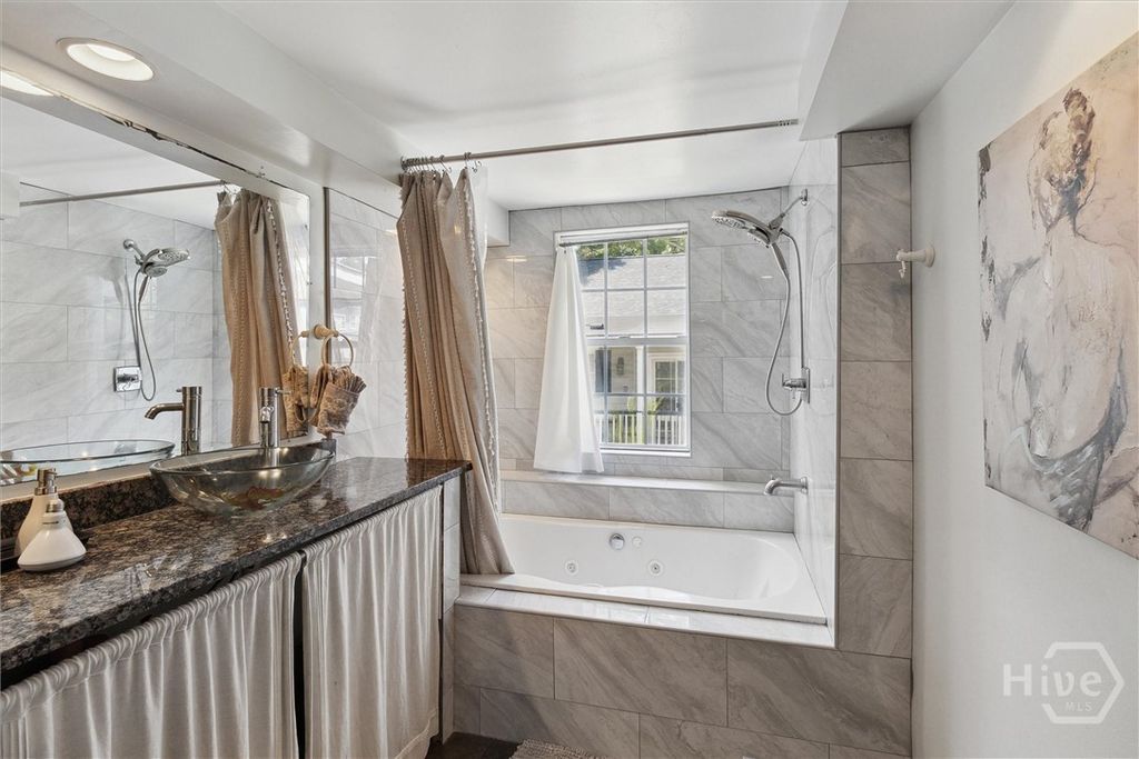 Image 15 of property listing at 527/527 E Gwinnett, Savannah, GA 31401