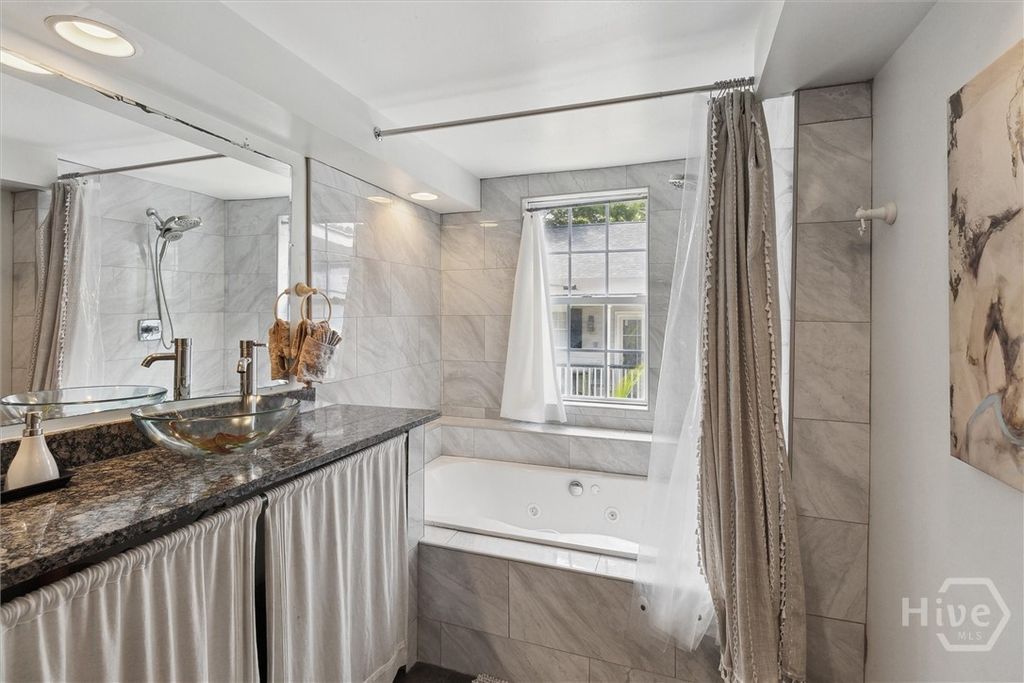 Image 17 of property listing at 527/527 E Gwinnett, Savannah, GA 31401